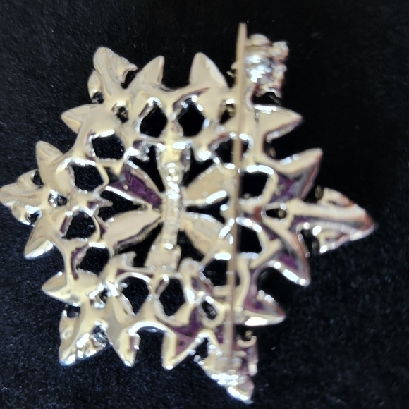 Vintage Sarah coventry Intricate Silver Snowflake Brooch with Gemstones - Picture 2 of 3